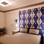 La 4*